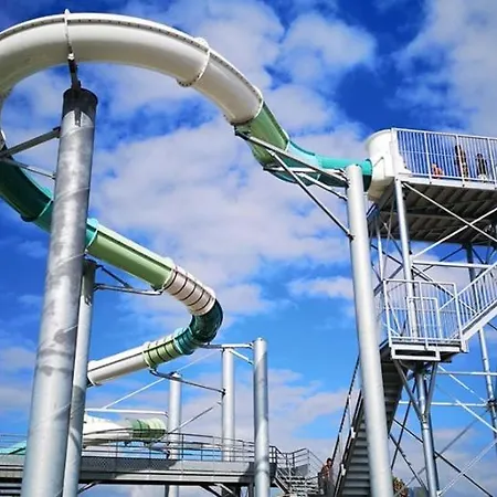 Kamp alanı Mobile 6 Personnes 1semaine Minimum Juillet Aout